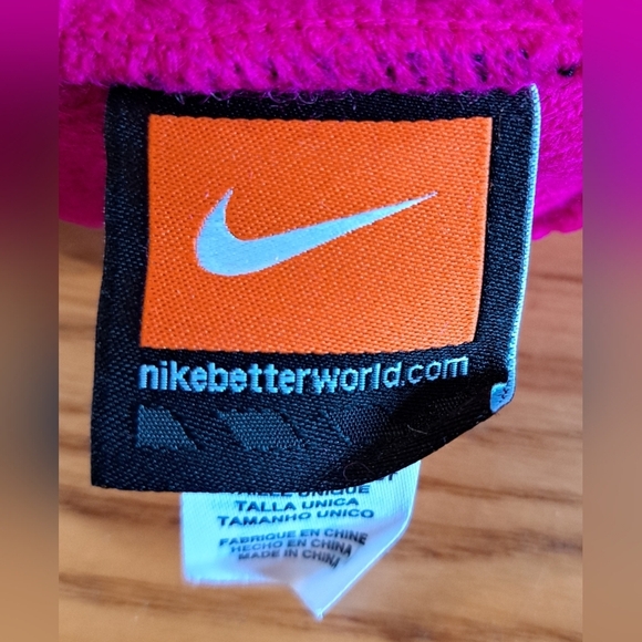 NWOT Nike Hot Pink Casual Athletic Outdoor Running Winter Everyday Beanie Hat - Picture 4 of 6